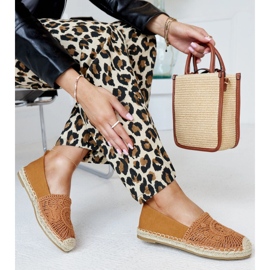 Alpargatas marrones con bordado Kalba marrón 1 Alpargatas marrones con bordado Kalba marrón 1