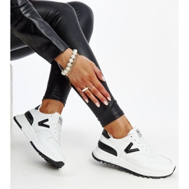 Zapatillas blancas con suela gruesa de Cettina. blanco 1