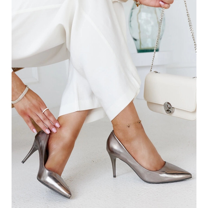 Tacones altos metalizados grises con aplicación de piel Paume 1