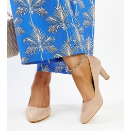 Zapatos de tacón beige con aplicación de cuero de Lalande 2
