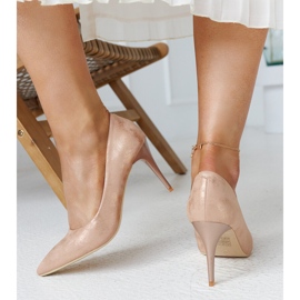 Tacones altos metálicos color champán con aplicación de cuero de Soissons rosado 3