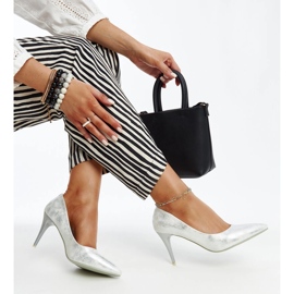 Tacones altos metalizados plateados con aplicación de piel Paume. plata 3