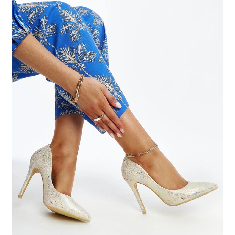 Tacones altos metalizados dorados con aplicación de piel Serranillos 1 Tacones altos metalizados dorados con aplicación de piel Serranillos 1