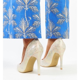 Tacones altos metalizados dorados con aplicación de piel Serranillos 3