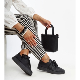 Zapatos negros con cordones de piel. 1 Zapatos negros con cordones de piel. 1