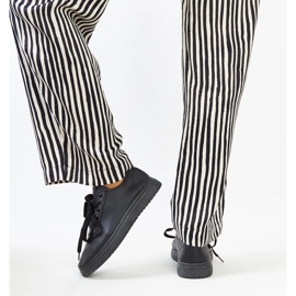 Zapatos negros con cordones de piel. 4