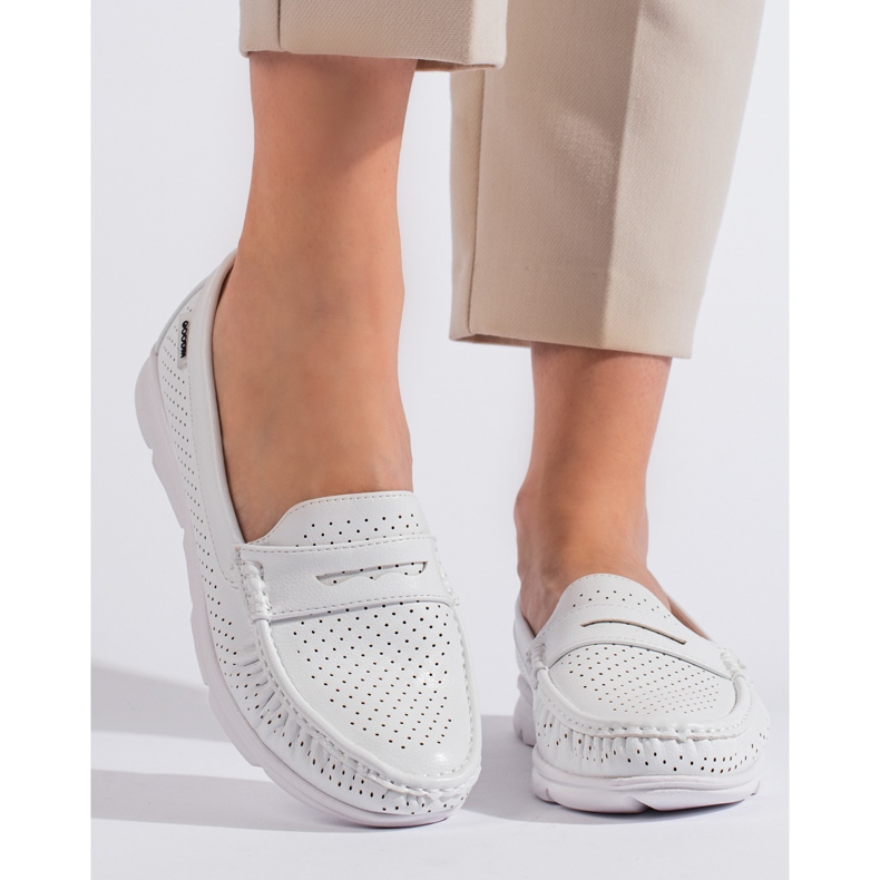 Mocasines de mujer calados blancos 1
