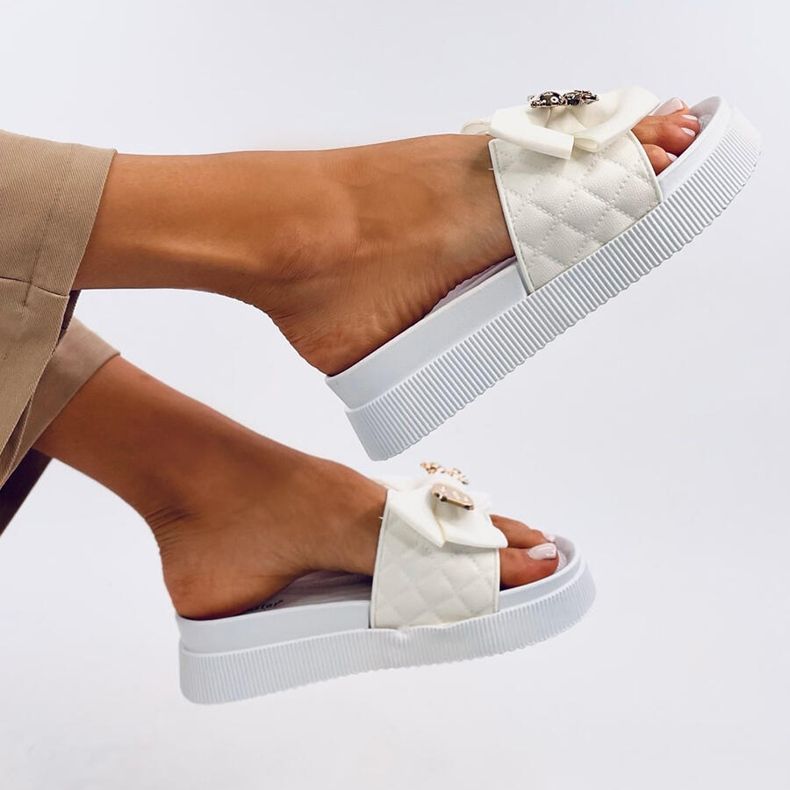 Chanclas Brandis White con osito dorado blanco 1