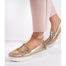 Goodin Mocasines de mujer dorados calados con plataforma. 1