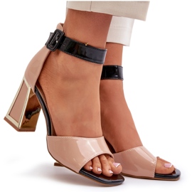 Sandalias de charol con tacón alto Beige Adrianu 10