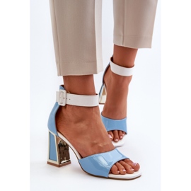Sandalias de tacón de charol azul de Adrianu 4