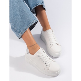 Zapatillas deportivas blancas de mujer. blanco 1