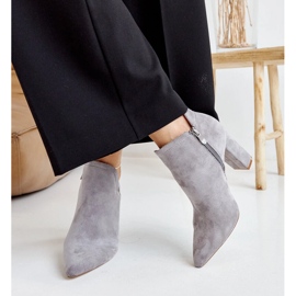 Botines grises de tacón asimétrico de Taylan 3