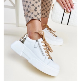 Zapatos de piel blanca con cremallera decorativa. blanco 2