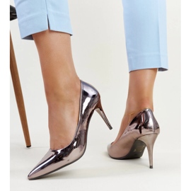 Stilettos de charol plateado con aplicación de piel Alsacea plata 4