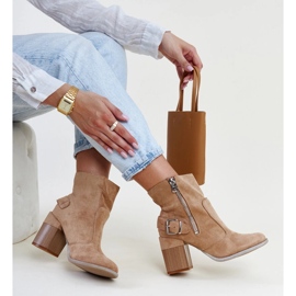 Botas altas beige con tacón de madera de Davorek marrón 2