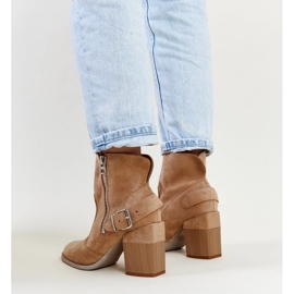 Botas altas beige con tacón de madera de Davorek marrón 4