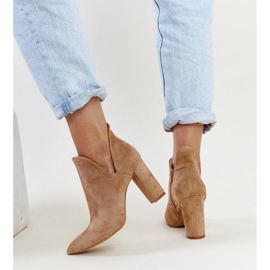 Botines de tacón asimétrico beige oscuro de Taylan 3