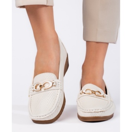 Mocasines de mujer blancos con cuña baja. 1