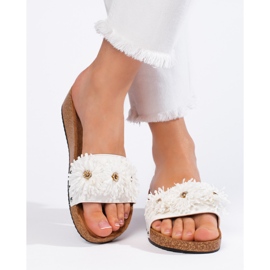 Pantuflas de mujer de ante con flores, blanco 2
