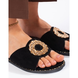 Goodin Pantuflas mujer ante negro 3