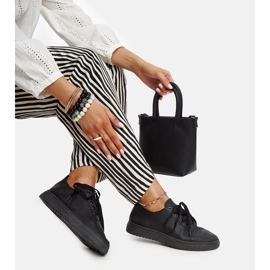 Zapatos negros con cordones de piel. 5