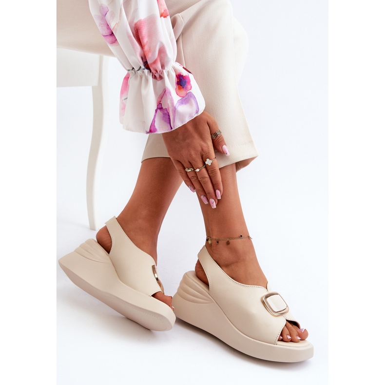 Sandalias Mujer Piel Cuña Con Adorno Beige Salvania 1