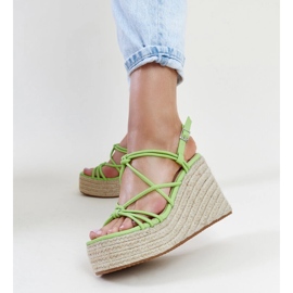 Sandalias cuña Mara verde 1