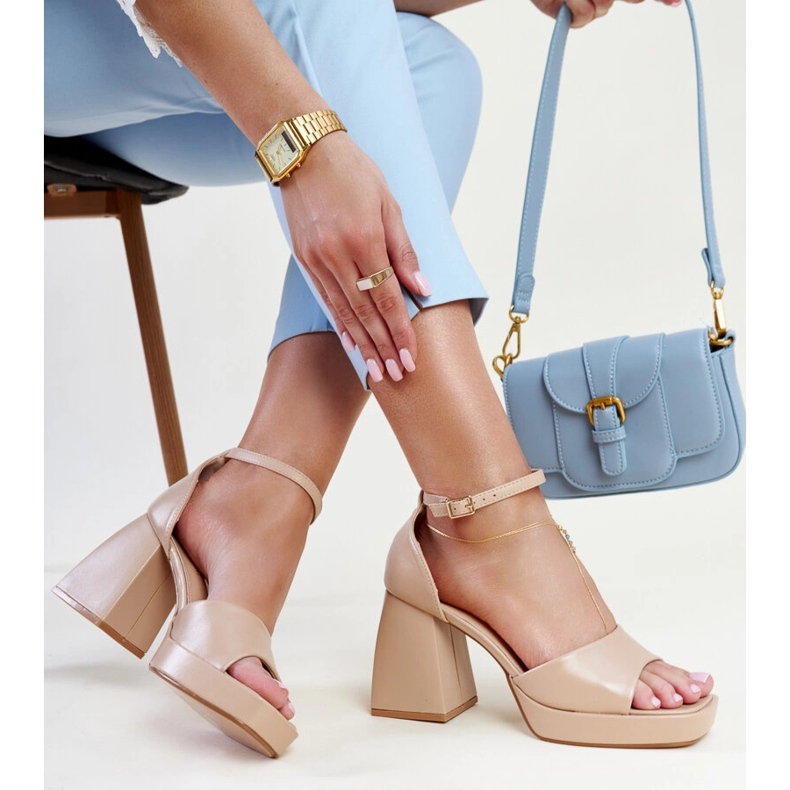 Sandalias de tacón beige oscuro de Vesna 1