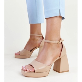Sandalias de tacón beige oscuro de Vesna 3