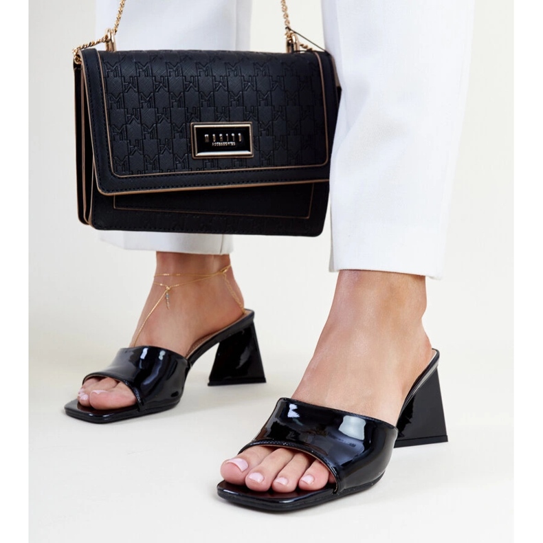 Chanclas tacón Andela charol negro 1