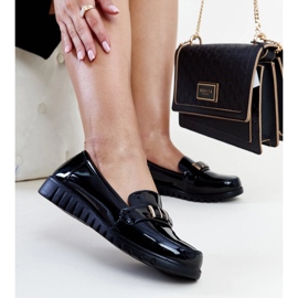 Mocasín charol negro con tira decorativa Marlisa 1