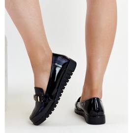 Mocasín charol negro con tira decorativa Marlisa 4