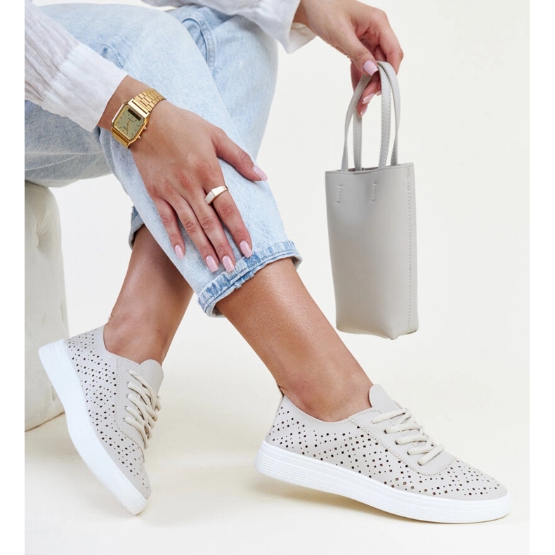 Deportivas Manoek beige caladas 1 Deportivas Manoek beige caladas 1