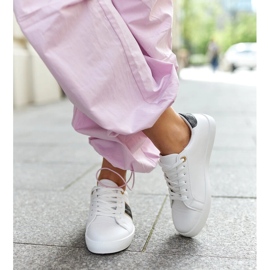 Zapatillas blancas con raya decorativa Grada. blanco 3
