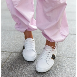 Zapatillas blancas con raya decorativa Grada. blanco 4