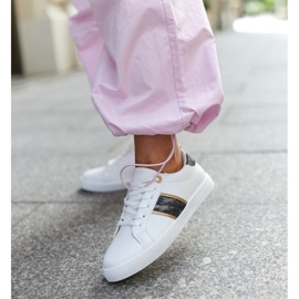 Zapatillas blancas con raya decorativa Grada. blanco 5