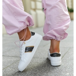 Zapatillas blancas con raya decorativa Grada. blanco 6