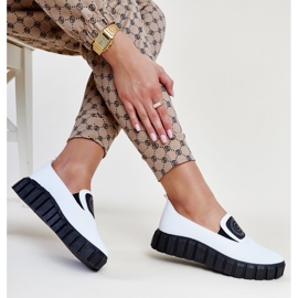 Zapatos blancos con suela Teska maciza. 1 Zapatos blancos con suela Teska maciza. 1