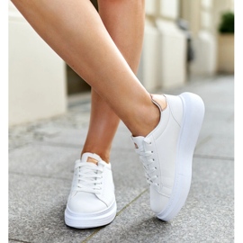 Zapatillas blancas con suela gruesa de Ivalu. blanco 3