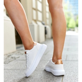 Zapatillas blancas con suela gruesa de Ivalu. blanco 5