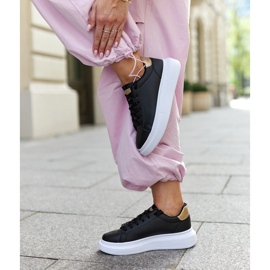 Zapatillas negras con suela gruesa de Ivalu. negro 3