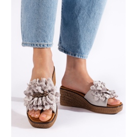 Mules con cuña de ante gris 2