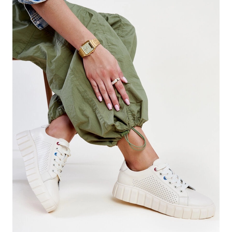 Zapatillas de cuero beige de Zvonka 1