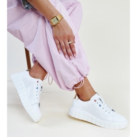 Zapatillas Zvonka de piel blanca. blanco 1