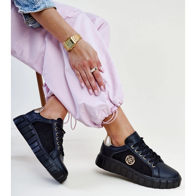 Zapatillas de cuero negras con suela masiva de Viera. negro 1