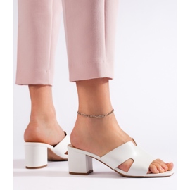 Chanclas de mujer blancas con tacón blanco 2