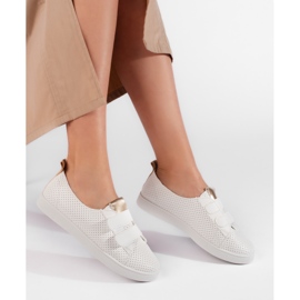 Zapatillas blancas de mujer con velcro. blanco 1 Zapatillas blancas de mujer con velcro. blanco 1