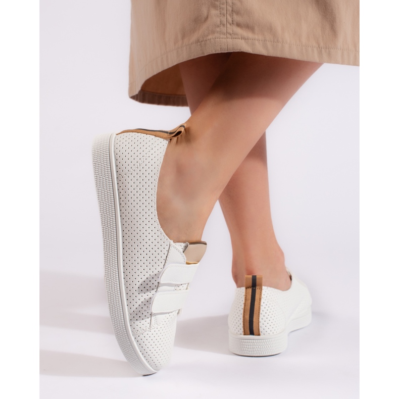 Zapatillas blancas de mujer con velcro. blanco 2 Zapatillas blancas de mujer con velcro. blanco 2