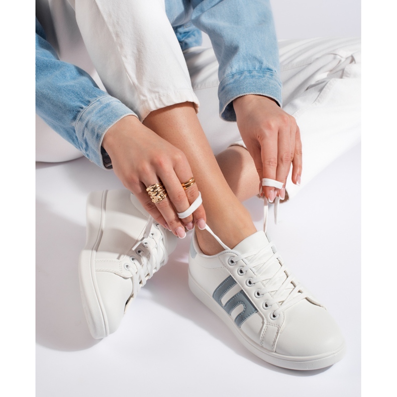 Deportivas blancas y azules de mujer blanco 1